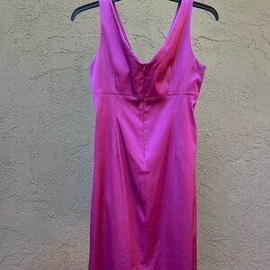 Donna Ricco Pink Satin Chemise with V-Neckline